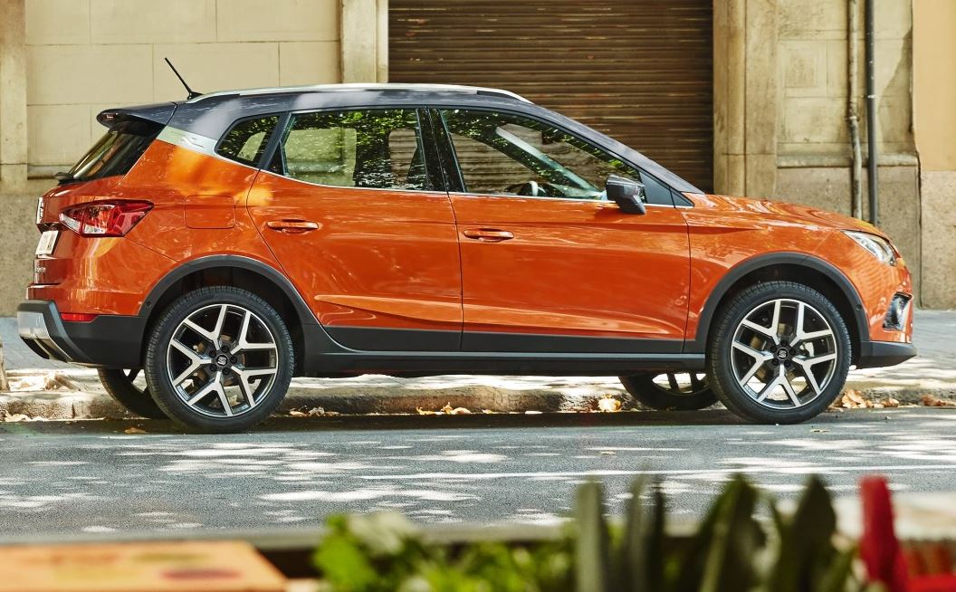 seat arona silueta