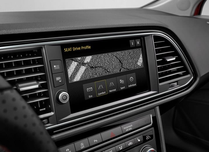SEAT-León-FR-pantalla-infoentretenimiento SEAT león FR pantalla infoentretenimiento