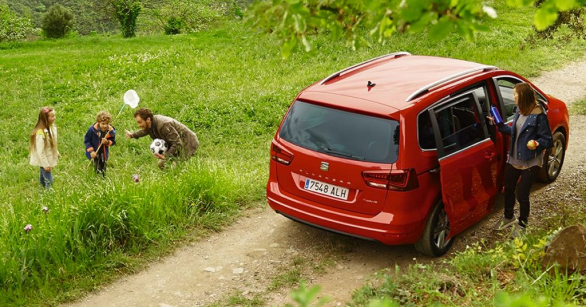 SEAT alhambra en el exterior