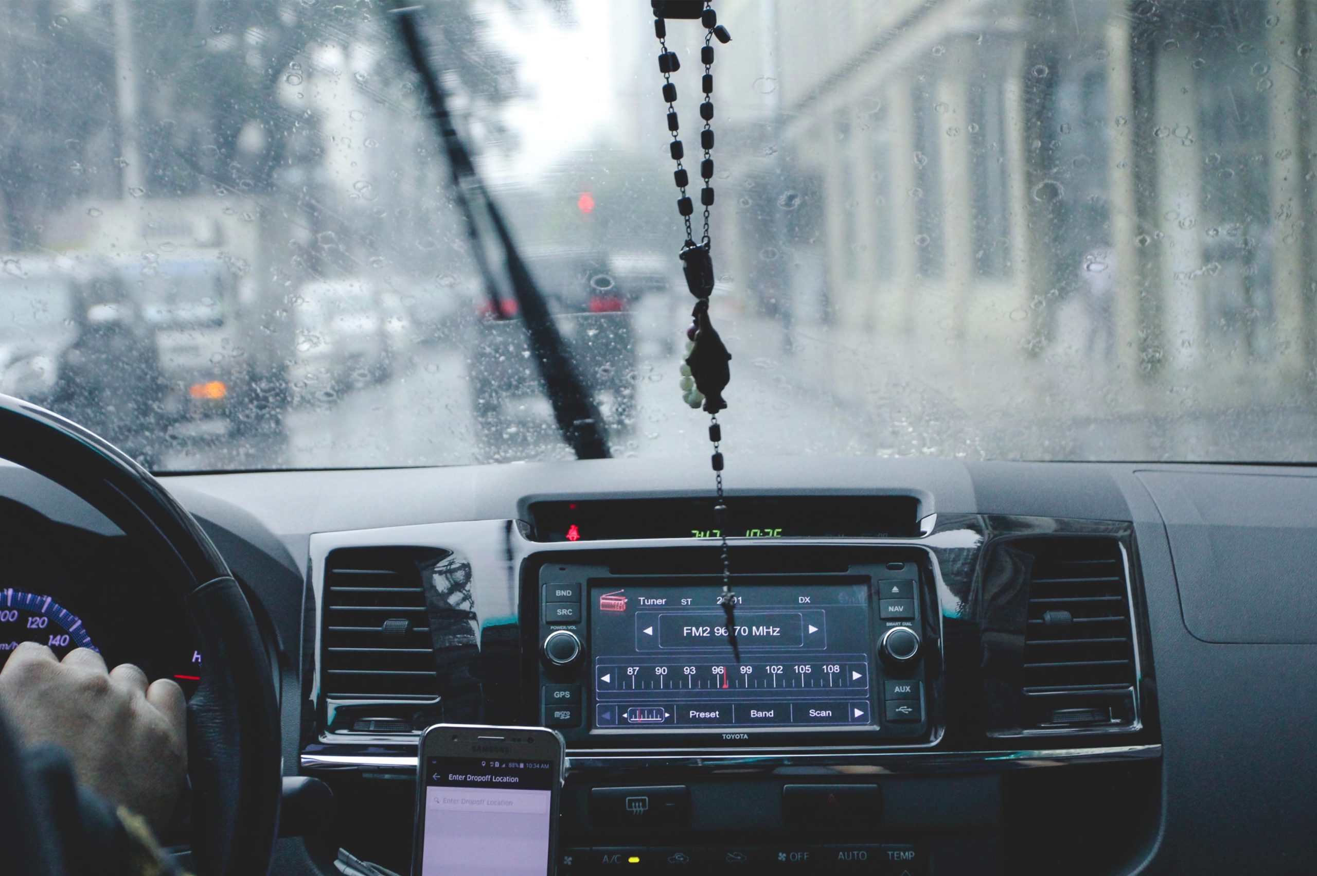 conducir con lluvia consejos