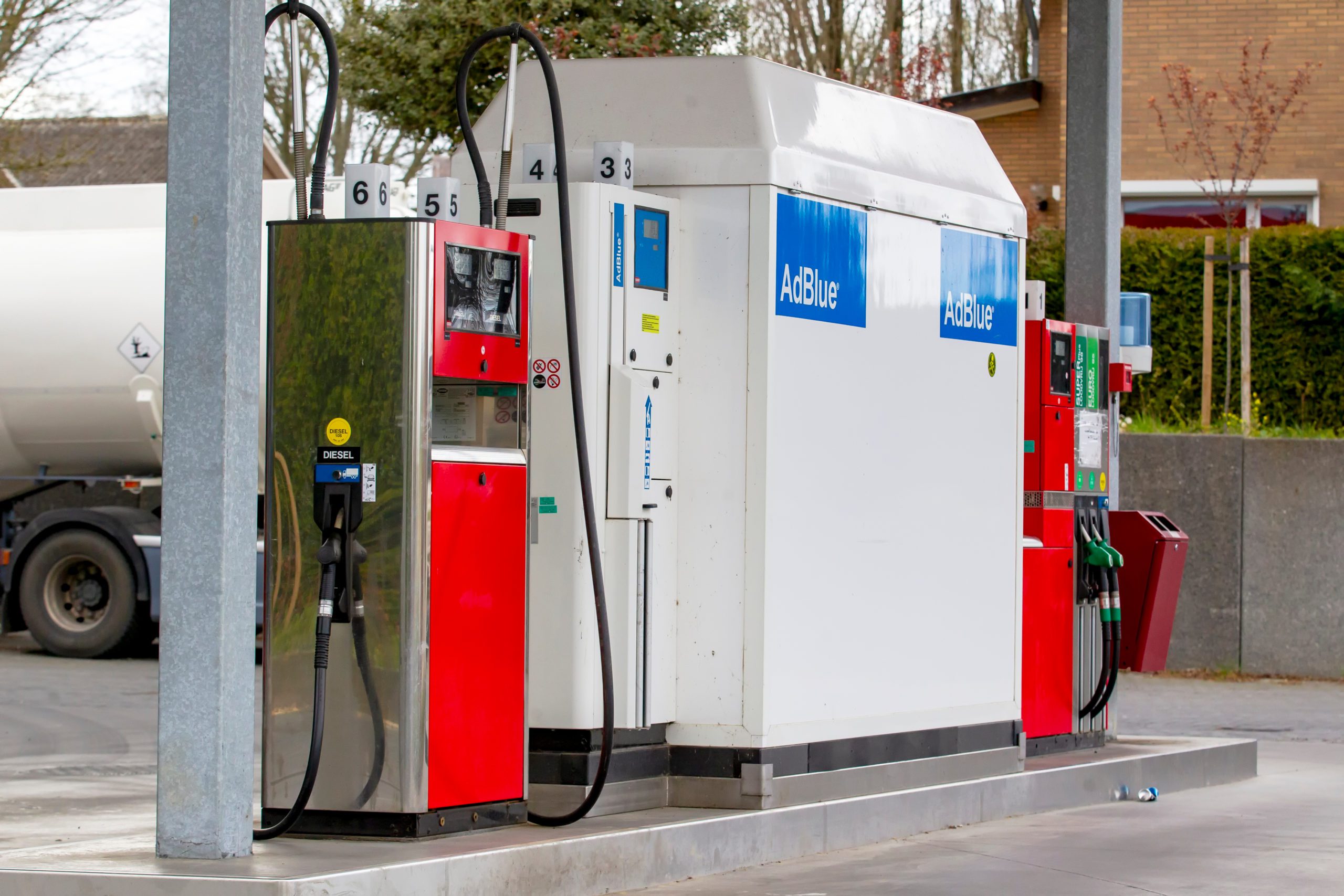 rellenar adblue en la gasolinera